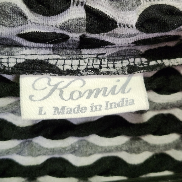 Stylish Komil Black and Gray Polka Dot Women's Top. Size L - Picture 4 of 5